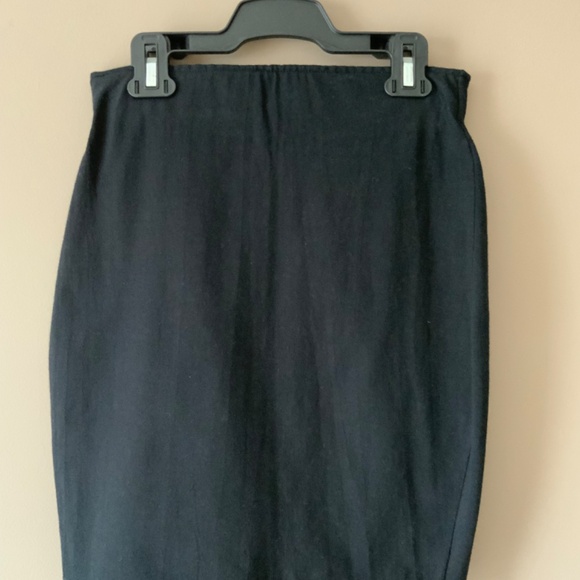 Ladies black stretch skirt (like new) - Picture 3 of 3